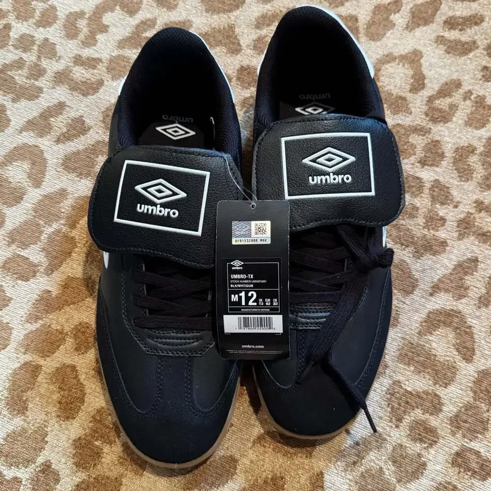 Umbro nwt black